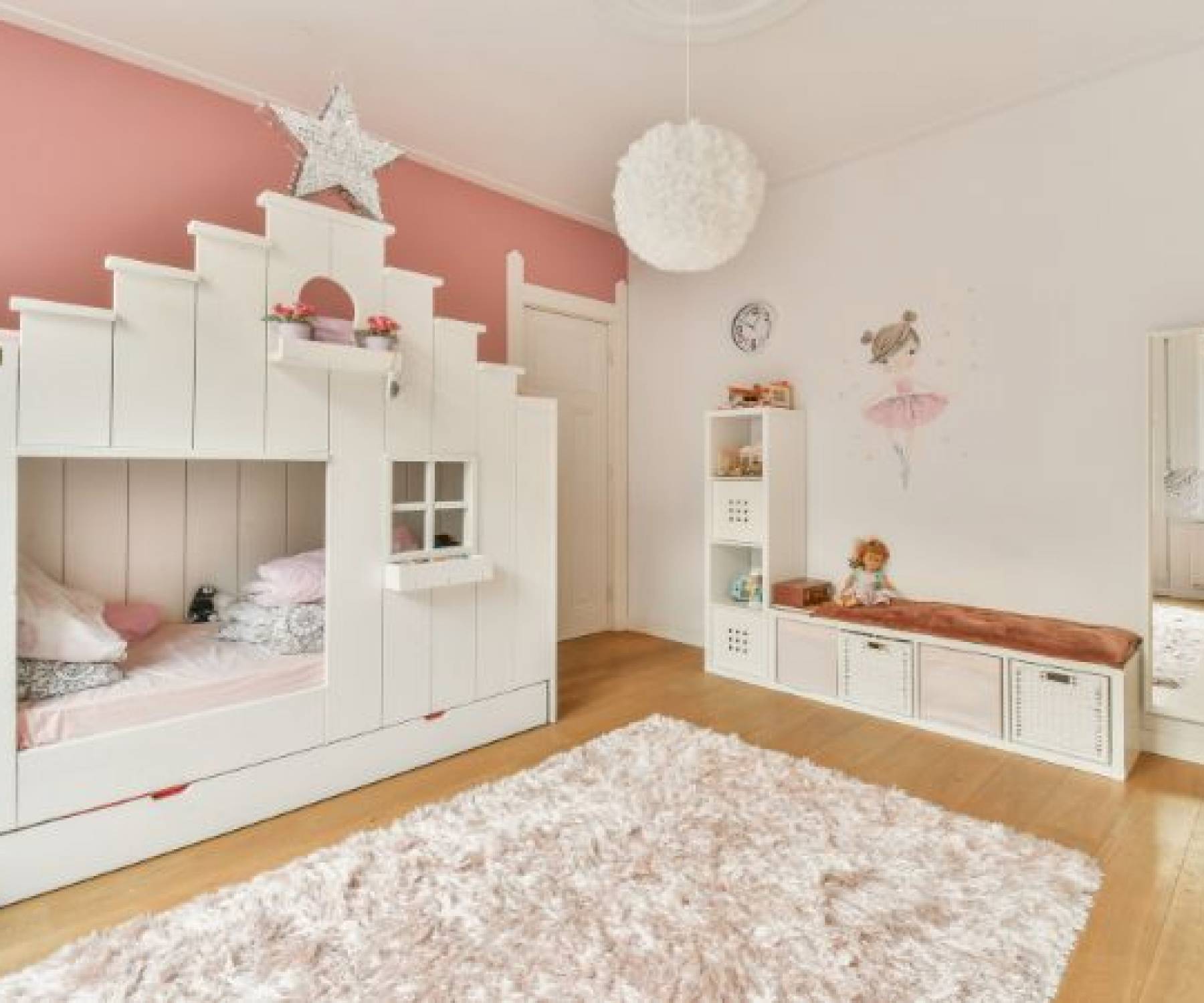 Porady dotyczące projektowania pokoju dziecięcego: Pomysły na dekoracje i sugestie dotyczące mebli